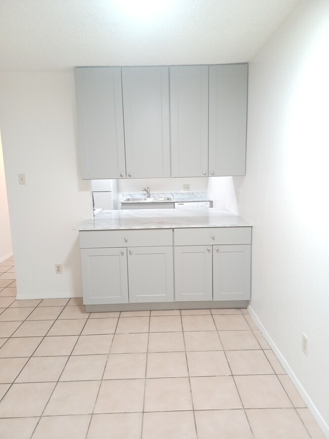 Building Photo - 2800 Cerrillos Rd