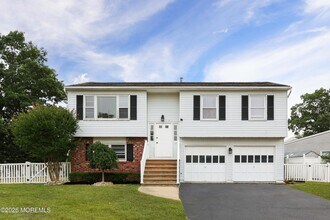 Building Photo - 17 Wisteria Pl