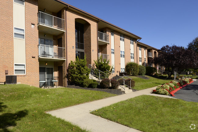 Exterior - Woodsdale Apartments