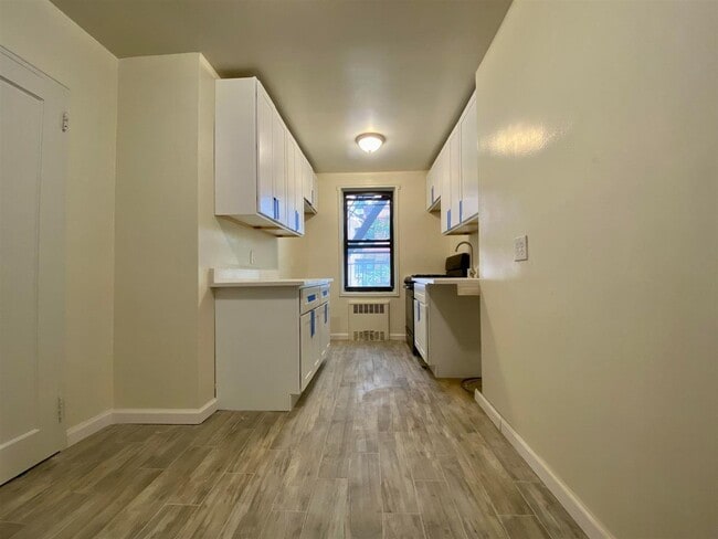 Building Photo - 88-11 34th Ave
