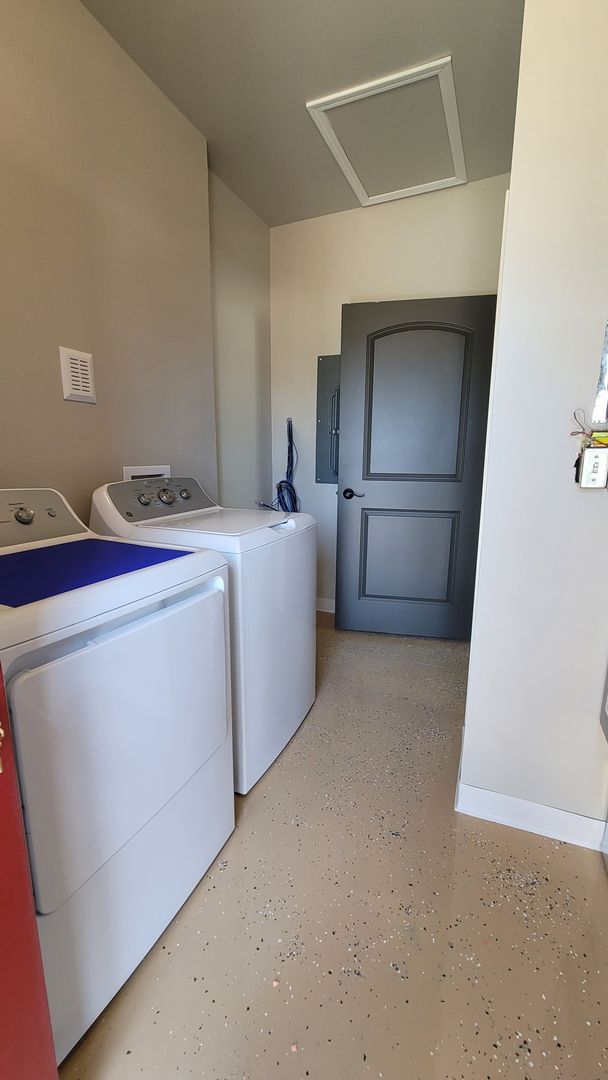 Building Photo - Modern Brand New 2 Bed, 1 Bath Duplex - AV...