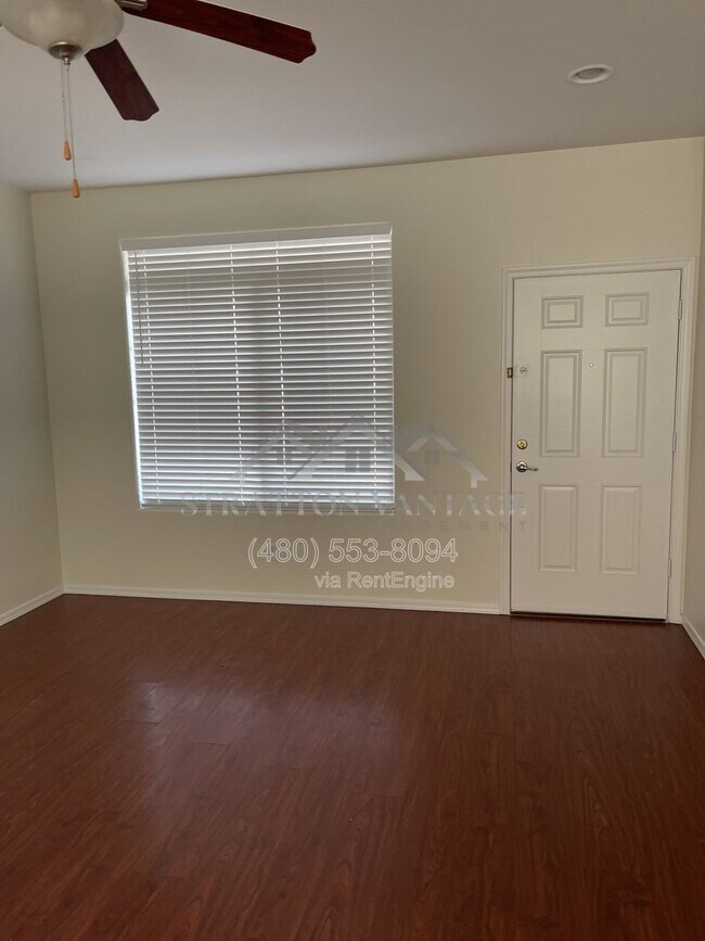 Foto del edificio - 1327 E Weatherby Way