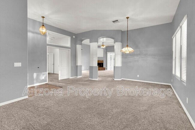 Photo - 1988 E Divot Dr House