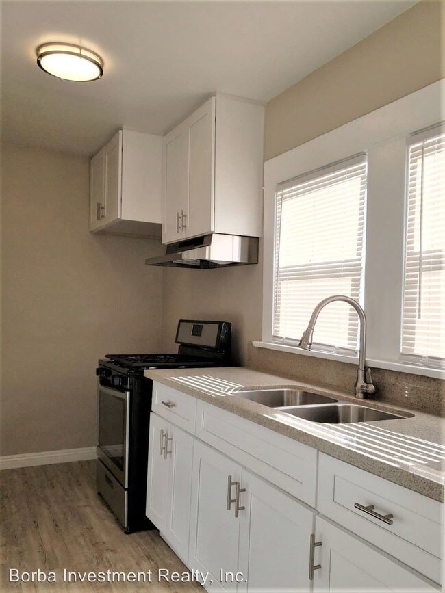 Building Photo - 1209 E 2nd St