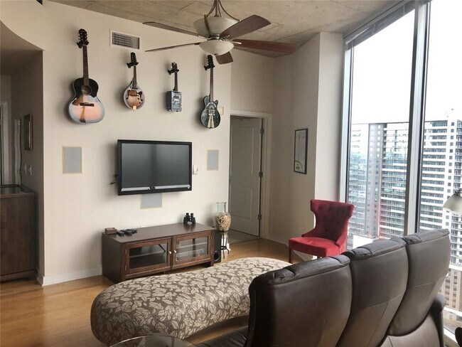 Building Photo - 360 Nueces St