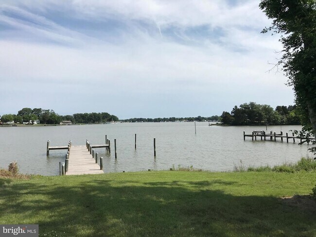 Foto del edificio - 660 Shore Dr