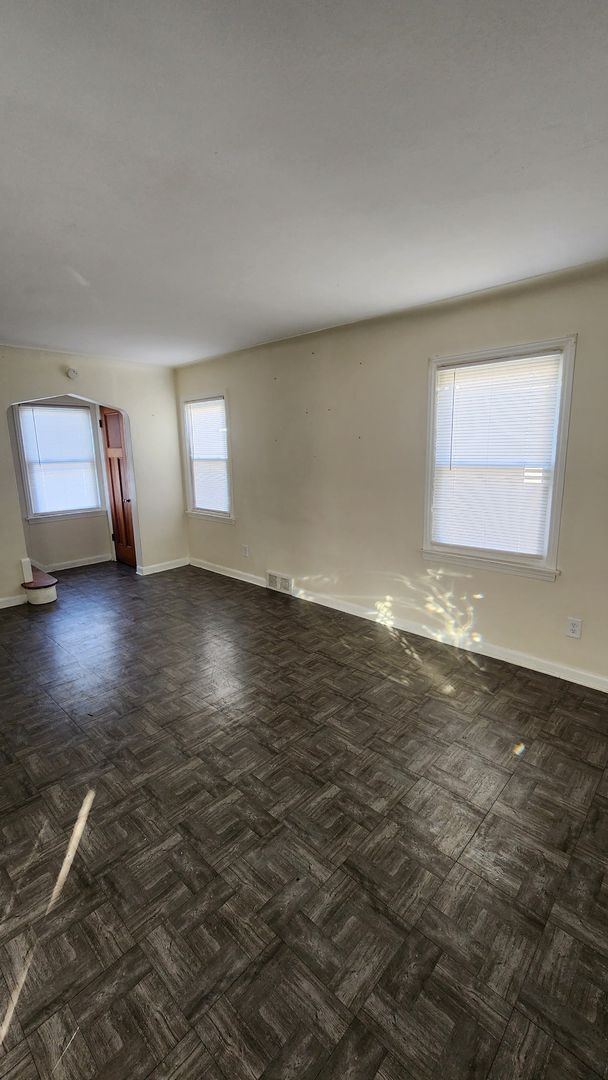 Building Photo - 3 bed 1 bath