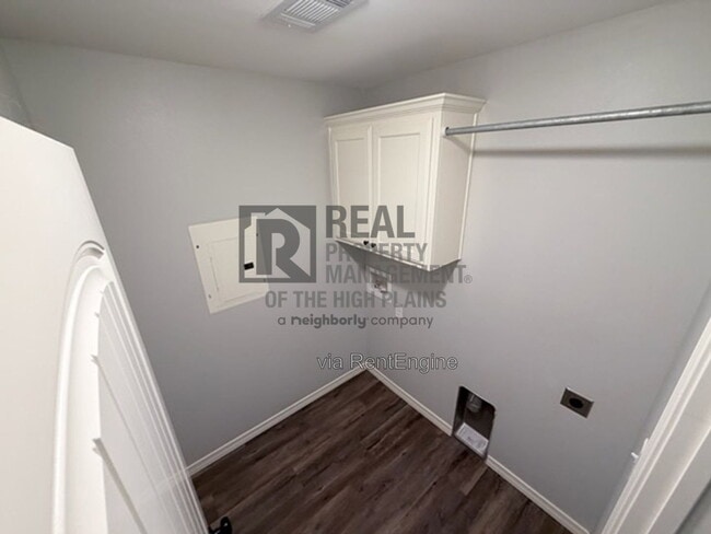 Building Photo - 13057 Raymond Rd