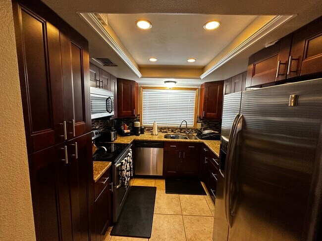 Building Photo - 2750 S Pines Dr