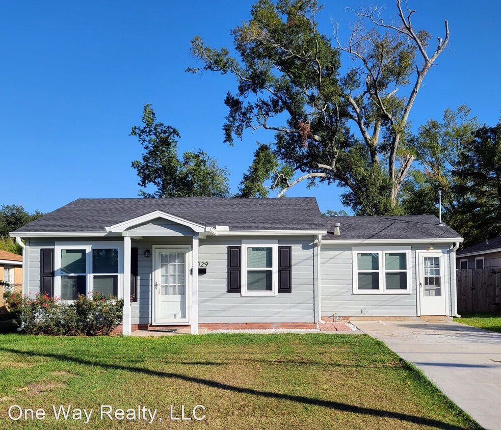 3 br, 2 bath House 2029 10th st House Rental in Lake Charles, LA