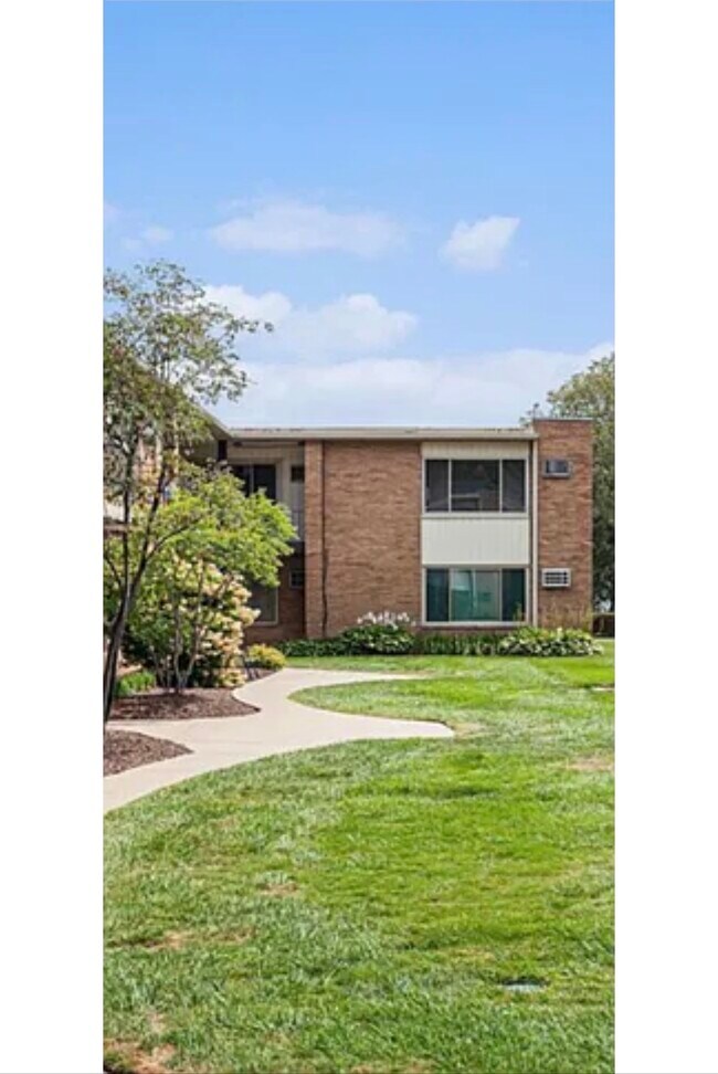 Foto del edificio - 2859 E Maple Rd