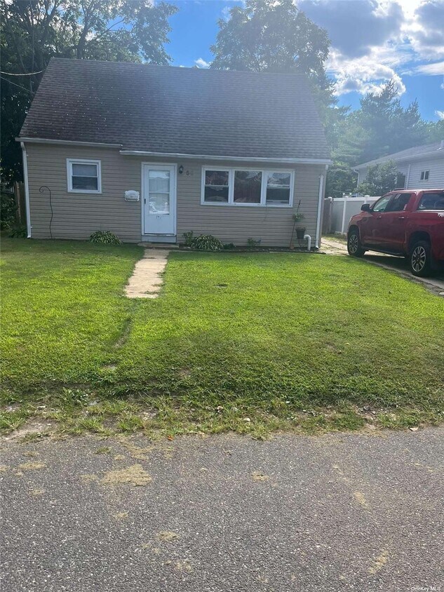 50 Woodrow Pkwy, West Babylon, NY 11704 House Rental in West Babylon