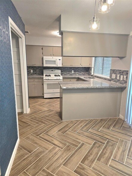Foto del edificio - 1417 Hyridge Cir