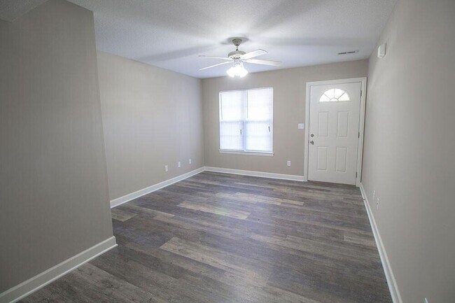 Foto del edificio - 1311 Raleigh Dr