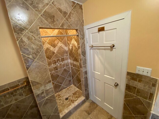 Building Photo - 1256 College Ave