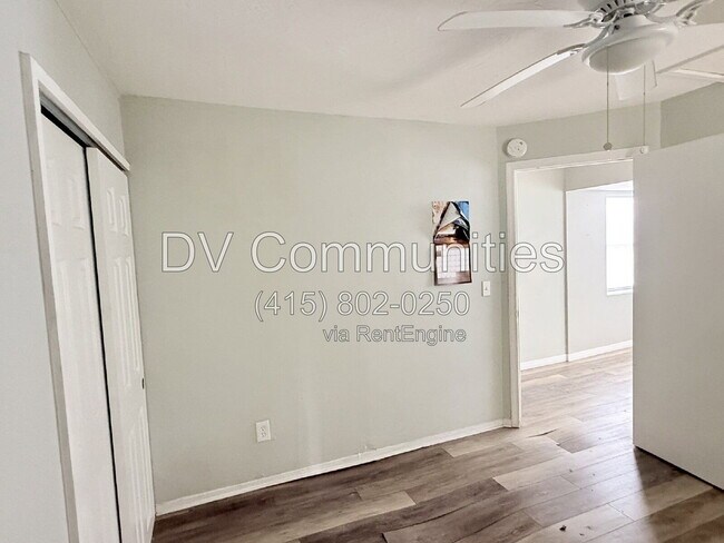 Building Photo - 1426 10th St W