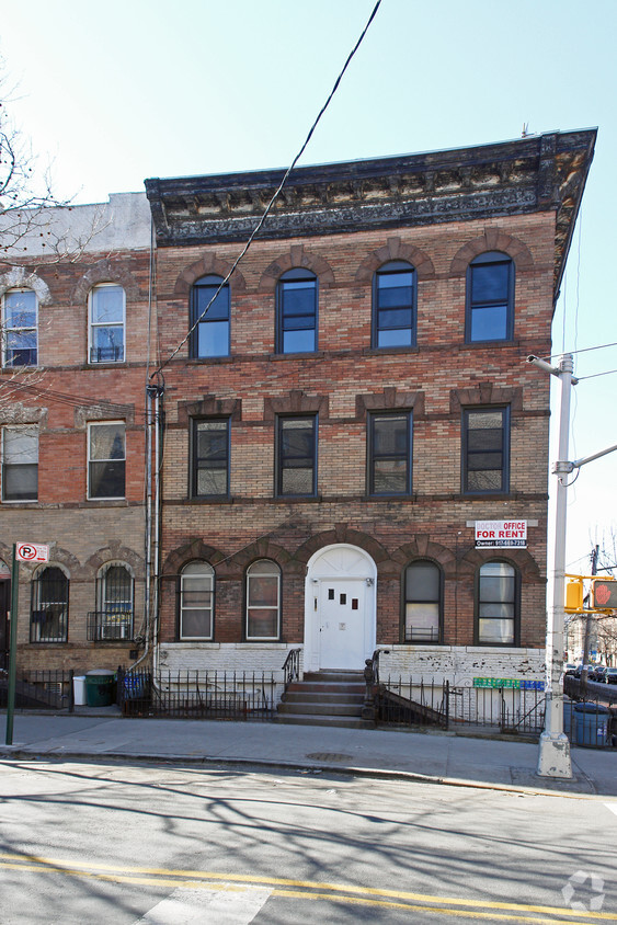 Building Photo - 82 St Nicholas Ave