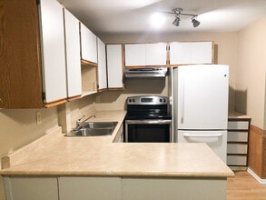 Building Photo - 139 River Ave