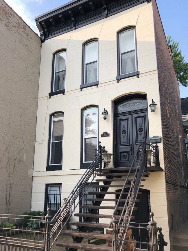617 W Dickens Ave, Chicago, IL 60614 House Rental in Chicago, IL