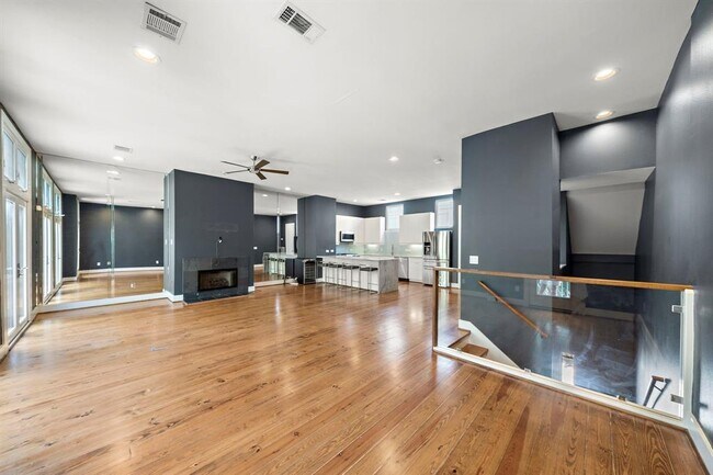 Foto del edificio - 1014 Montrose Blvd