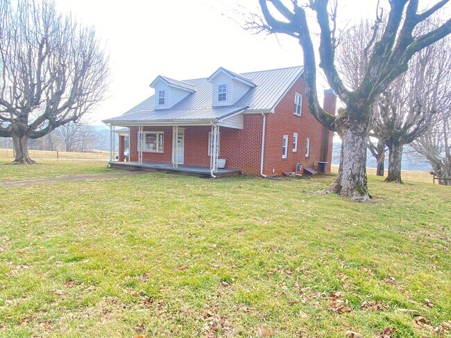 Foto del edificio - 7440 Mount Herman Rd