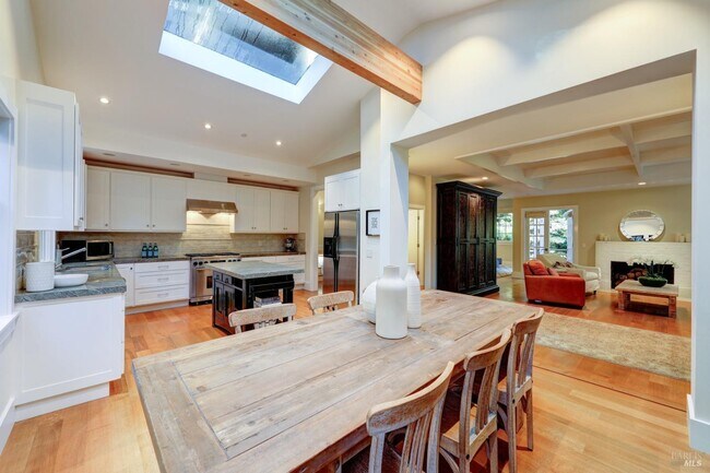 Foto del edificio - 151 Cascade Dr