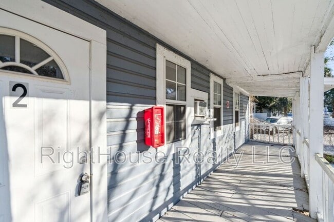 Building Photo - 113 S Grove St