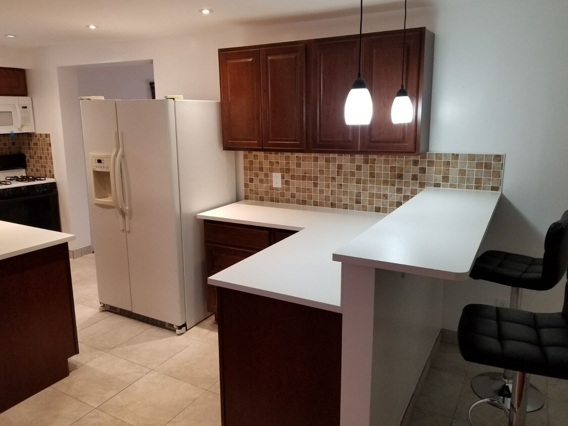 Foto principal - 655 Van Duzer St
