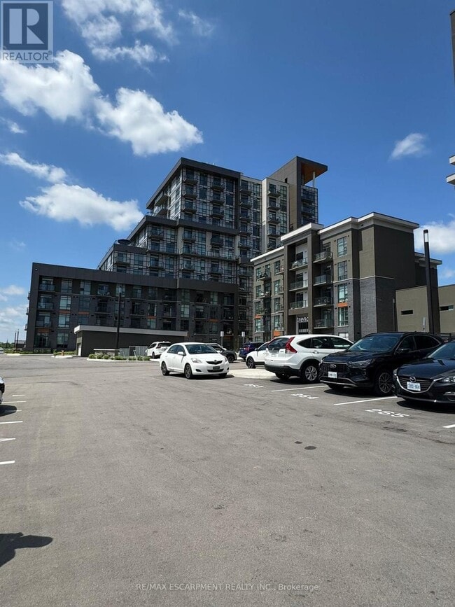 Building Photo - 470-470 Dundas St E