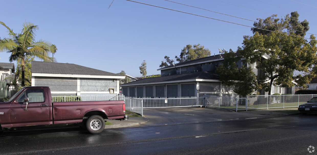 Building Photo - Buena Terrace Apartments