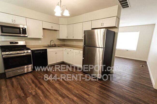 Building Photo - 606 Lexington Rd