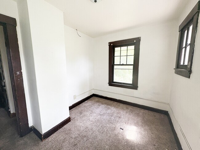 Building Photo - 800 N 6th St