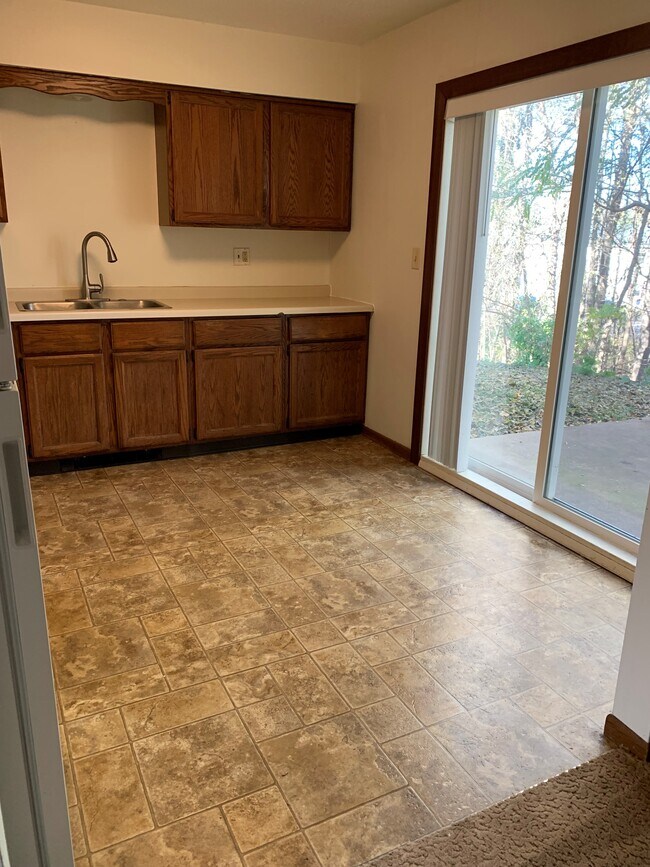 520 Bluebird Ct, Onalaska, WI 54650 Townhome Rentals in Onalaska WI