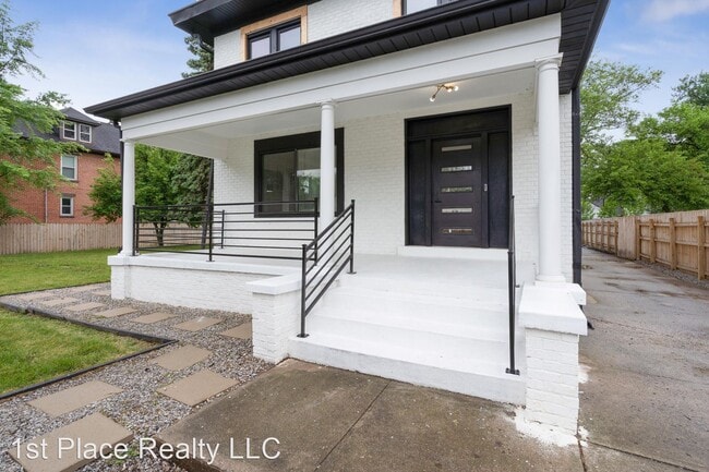 Building Photo - 5 br, 4.5 bath House - 1465 Lockbourne Rd