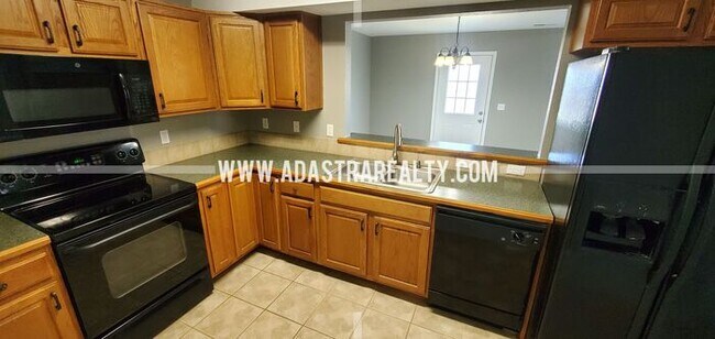 Foto del edificio - Spacious Basehor Townhome-Available NOW!!