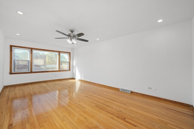 Foto del edificio - 5096 S Archer Ave
