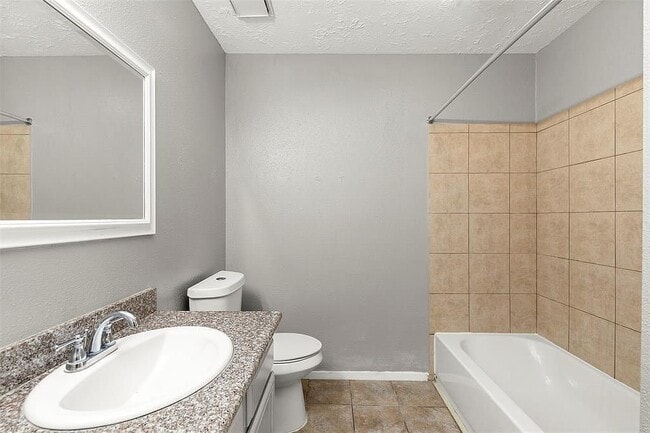 Bathroom - 5406 Rivergate Dr