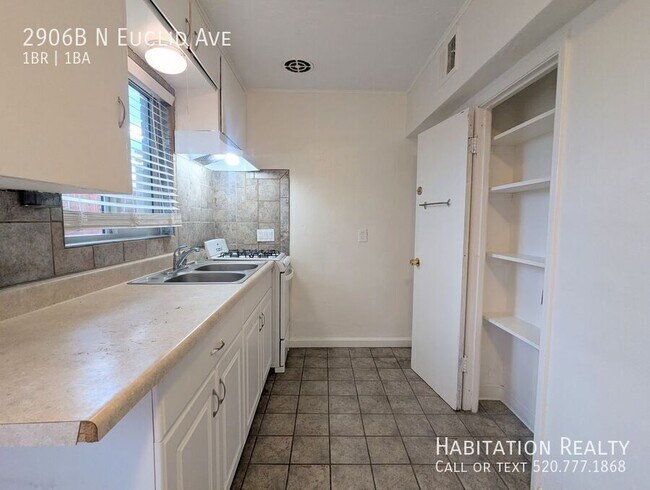 Foto del edificio - 2906B N Euclid Ave-