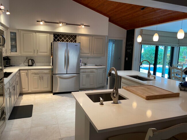Foto del edificio - 2903 Banyan Blvd Cir NW