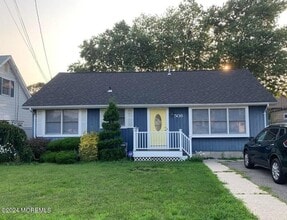 Building Photo - 508 Asbury Ave