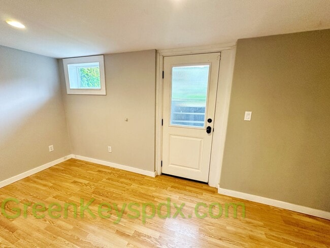 Building Photo - 3-bedroom, 2.5-bathroom Craftsman house in...