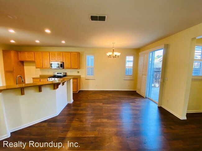 Building Photo - 4 br, 3 bath House - 330 Soaring Hawk Ln