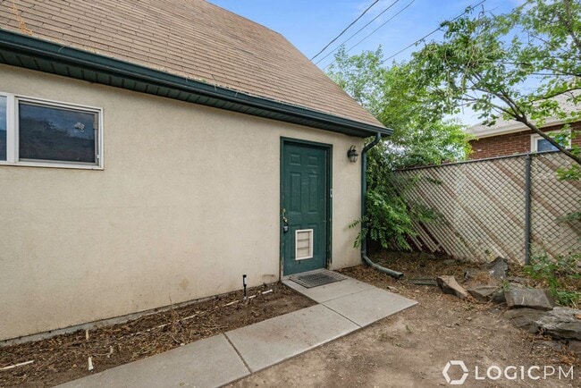 Building Photo - 194 E 4800 S