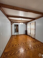 Building Photo - 624 E 26th St