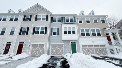 Building Photo - 110 Halliard Dr