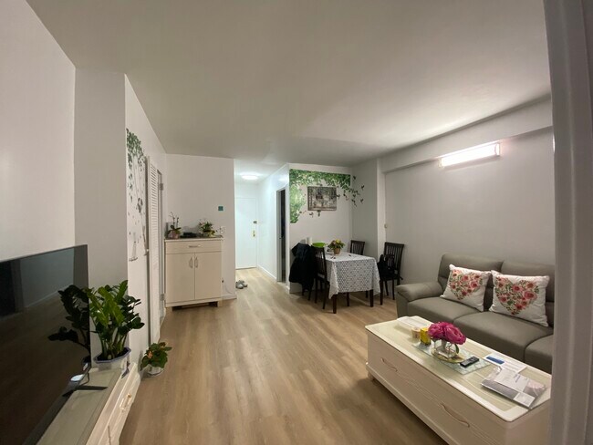 Foto del edificio - 321 E 48th St