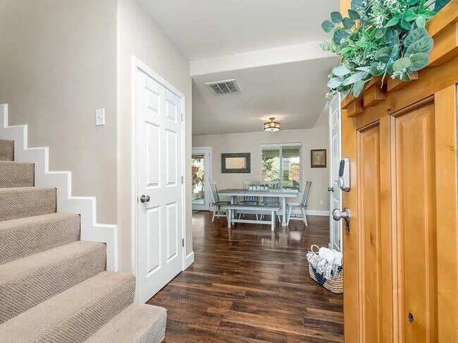 Foto del edificio - Beautifully Updated North Fresno 3/3