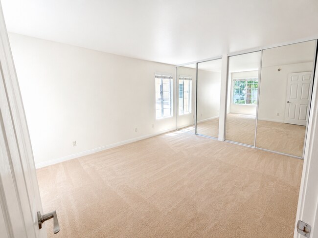 Foto del edificio - 5525 Canoga Ave