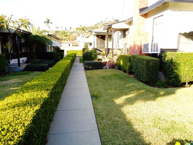 Building Photo - 2 Bedroom 1 Bath Duplex for Rent in Uptown...