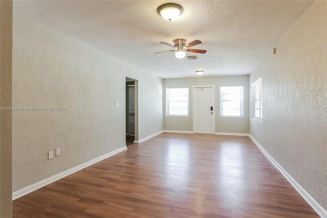 Foto del edificio - 1548 SW 28th Terrace